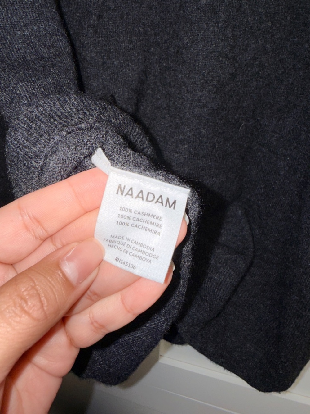 100% Cashmere Naadam Men's Charcoal Crewneck Sweater - Picture 7 of 7